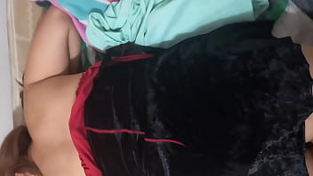 Me novio me coge vestida de pirata en faldita y por atrás le doy una buena chupada con garganta profunda la sentí hasta la garganta
