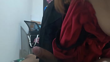 Me novio me coge vestida de pirata en faldita y por atrás le doy una buena chupada con garganta profunda la sentí hasta la garganta