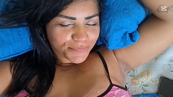 Videochamada nicoly mattos leva leitinho na bucetinha e brinca com porra escorrendo na bucetona peludinha até gozar de novo