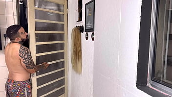 O corno me fez uma surpresa com o cadeirante do tiktok olha sobre rodas pramim sentar gostoso em um homem depois de anos uma pica nova