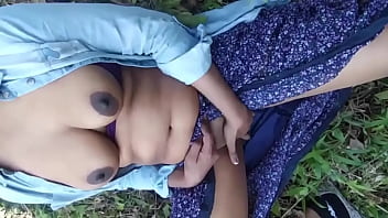 गाँव के खेत में घूमने गई थी मेरी साली नंगी होकर चूत दिखाने लगी सेक्सी वायरल एमएमएस वीडियो आउटडोर