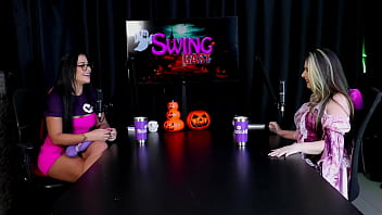 A primeira vez que deu o cu foi de frente e gosta de sua gozada é viciada em menage e bateu siririca no uber - raphaela savanah sheer red halloween