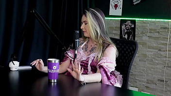 A primeira vez que deu o cu foi de frente e gosta de sua gozada é viciada em menage e bateu siririca no uber - raphaela savanah sheer red halloween