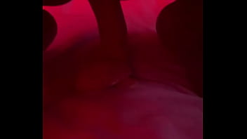 Jenifer brincando com vibrador até gozar