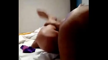 dotado coge a morrita encima de ella