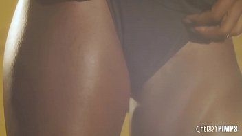 amateur_wife_strips_down_to_masturbate