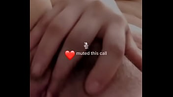 jovencita virgen se masturba para el novio por webcan