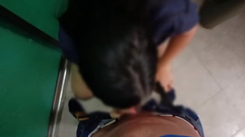 espiando a mi hermana como se masturba el culo