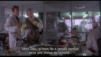 il ejacule sur une femme qui dort dans le bus