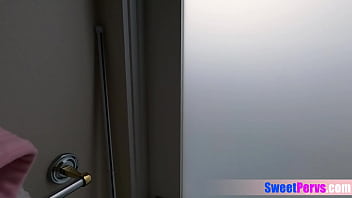 accidental teen flash pussy