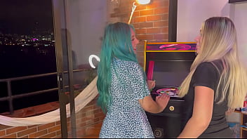 violada por un maquina