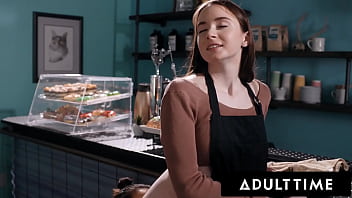 school girl sexing in internet cafe