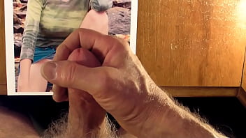 upskirt no panties jerk off