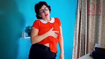 juicy cutie mastubates in the office