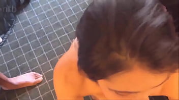 elle jouit en regardant son chien qui ejacule