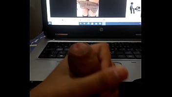 video de la chica con mini sin bragas