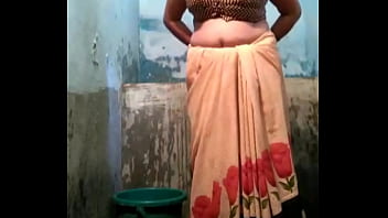 jungel aunty bathing naked video
