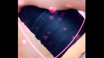 il se branle avec sa voisine