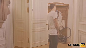 son go to the parents room and fuck hr sleeping mom