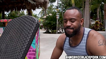 anna gets a little help from a stranger full videos