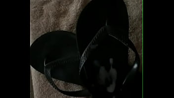 feet crush bug fetish flip flop