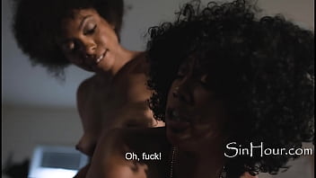ebony lesbians hot sex grindin videos