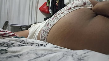 le chupan las nalgas a mi esposa japon