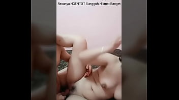 bokep cewek langsing memeknya tembem banget