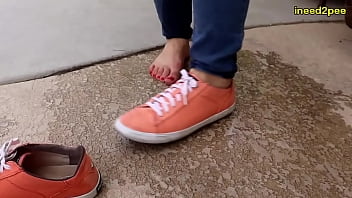 female desperate jeans wetting videos