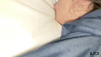 joven borracho con abuela de su amigo
