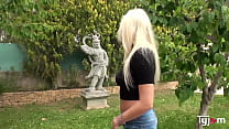 Stunning Daisy Lee fucks with two dicks