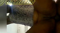 Comendo o rabo da preta em pé no banheiro