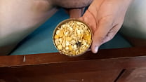 Cerral con mucha leche, cum on food