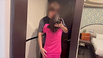 「早く太いの挿れて欲しい…」ラブホに入ってすぐ鍵閉めて玄関でSEXするカップル。