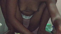 Sexy vecina es filmada en el baño - La conoci en Nudesins.com