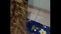 Casada le llama su esposo mientras está en acción