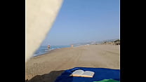 Vamos a tomar el sol, ¿Me aplicas bloqueador? ??️??...#playa #verano #Miercoles #toples #bikini #...