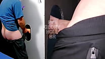 Rabudo delicioso me dando o cuzinho no GloryHole!!! (COMPLETO NO RED)