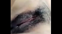 Negra que saca la leche a distancia