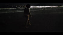 Gostosa andando peladinha na praia, levei p pedras e fodi até gozar dentro ! Veja completo no sheer