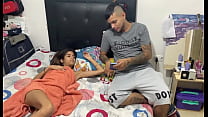 Nonton Hermanastra Pequeña Quiere Un Masaje Estando Solos En Casa Y Le Quito La Toalla Historia Completa thumbnail