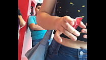 Detrás de mi grabada sin darse cuenta
