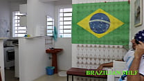 no intervalo do jogo fui na cozinha foder a coroa rabuda brasileira (VIDEO COMPLETO NO RED/SHEER)