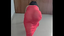 Sonam uncomfortable with cloth