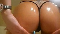Hot teen in long boots shaking her ass