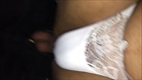 Eu usando outra calcinha tanga branca com renda na frente e laco da Com
