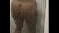 Amiga bañandose después de la culiada