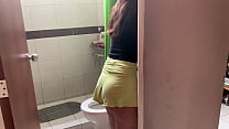 Ya basta nos van a descubrir es la ultima vez que me culeas en el baño