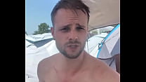 Uptade tu jour qui vient m'aider avec un massage ?