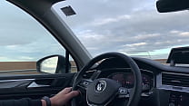 Risky blowjob and fuck in the car